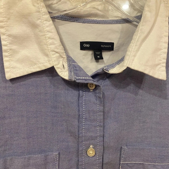 Gap Blue Boyfriend Shirt Size Medium EUC - Picture 3 of 4